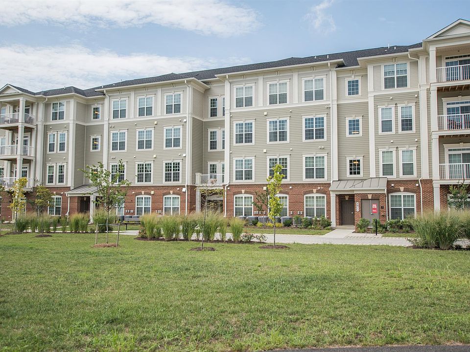 2nd image of 3911 Doc Berlin Dr #13