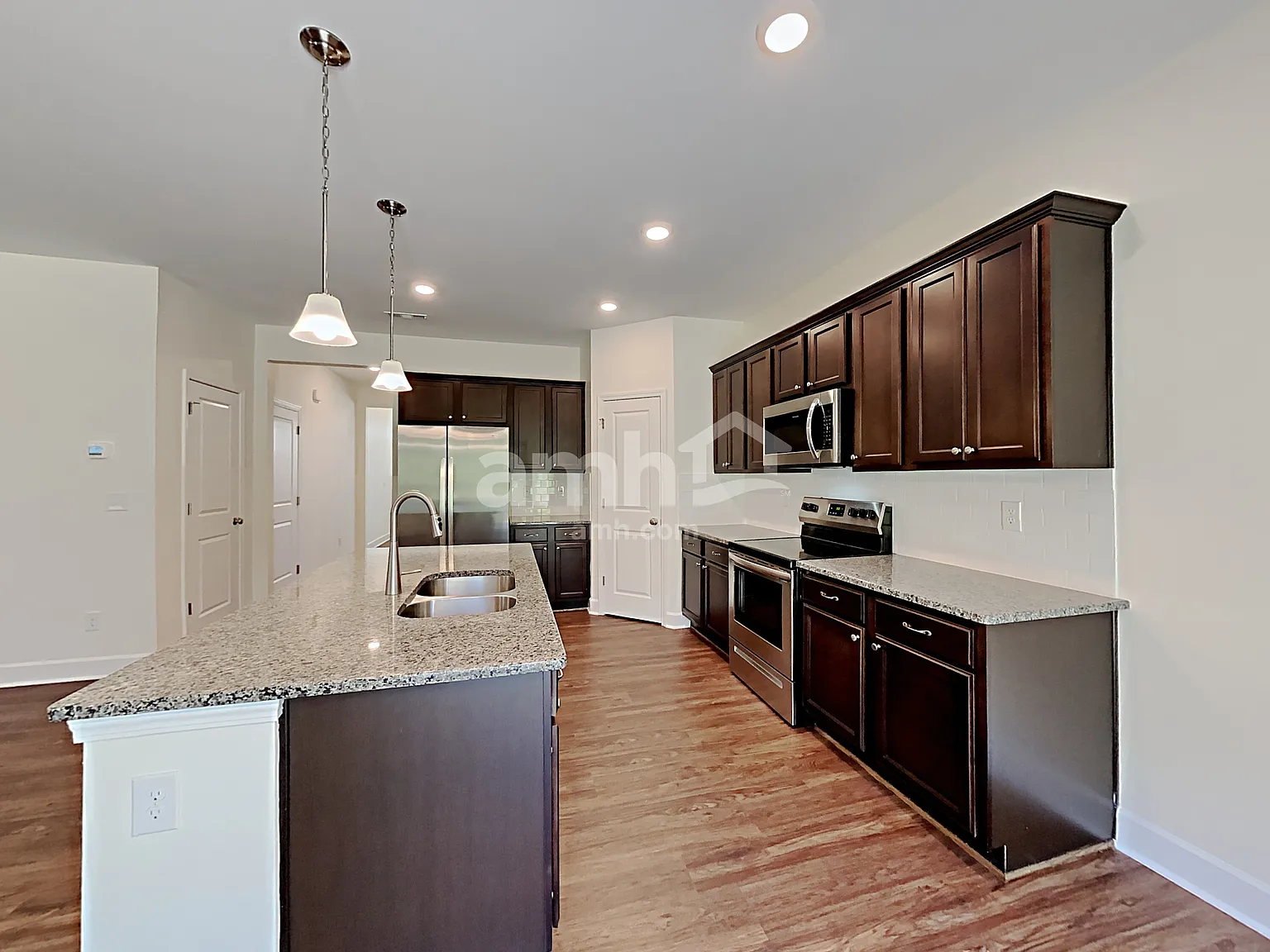 4 bed, 2.5 bath, 2297 sqft, $2,655 — Photo 3