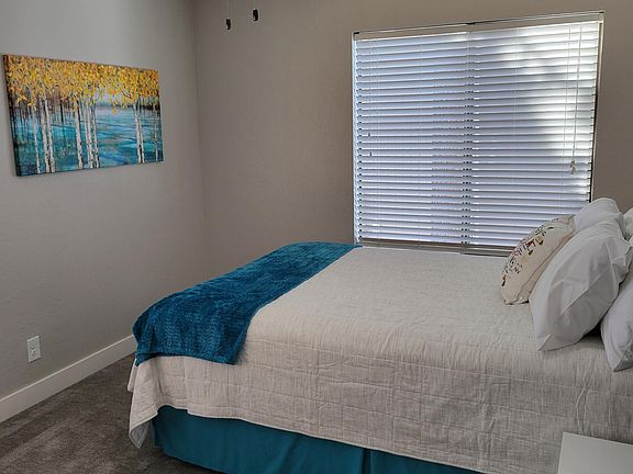 First bedroom, with queen bed