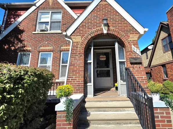 822 W Breckenridge St, Ferndale, MI 48220