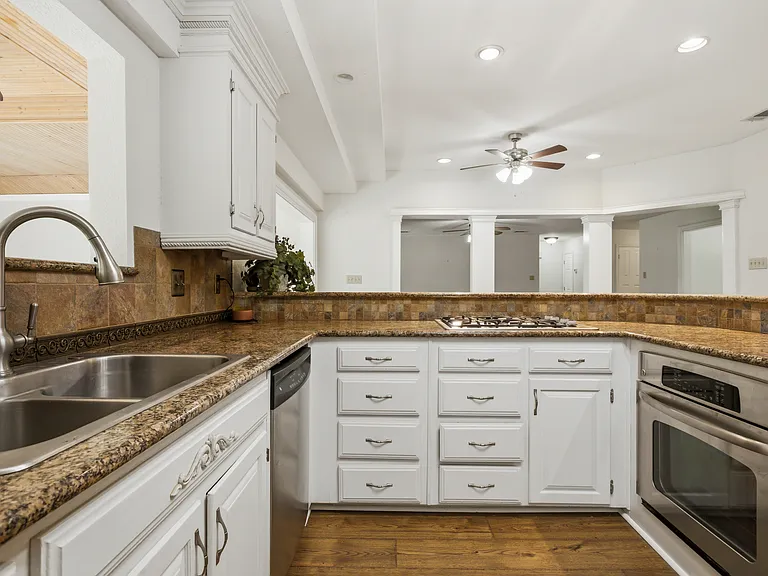 265 E Dove Rd — Photo 9