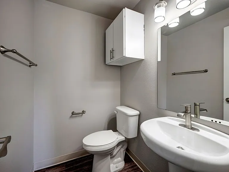 Summit Riverside Apartments — Photo 55