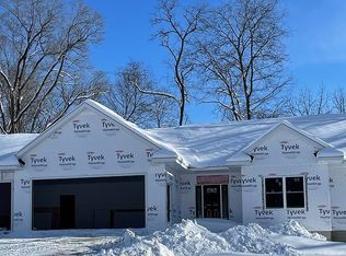 3067 Deer Run Dr SE, Dyersville, IA 52040