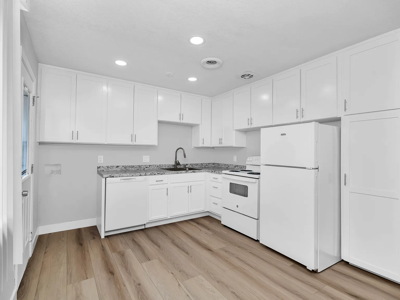 El Camino Duplexes — Photo 4