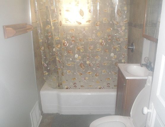 5th image of 1340 Clarence Ave