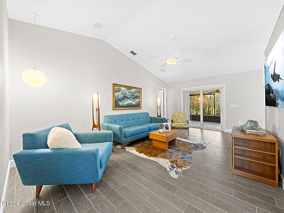 4th image of 1283 Fox Ct
