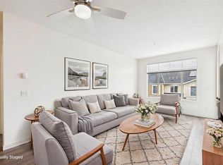 28 Auburn Bay Line SE #305, Calgary, AB T3M1Z7