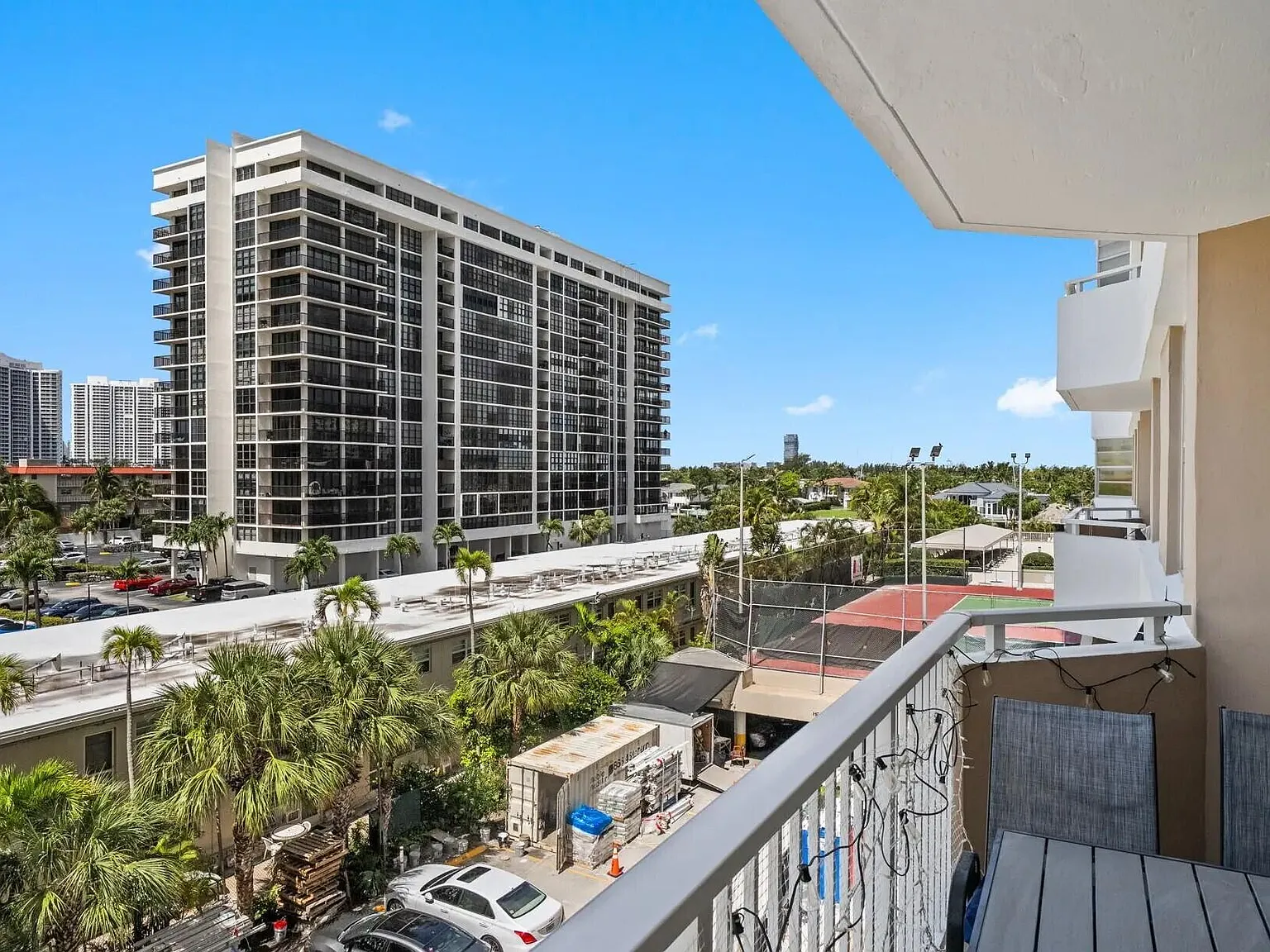 1 bed, 1.5 bath, 870 sqft, $2,250 — Photo 2