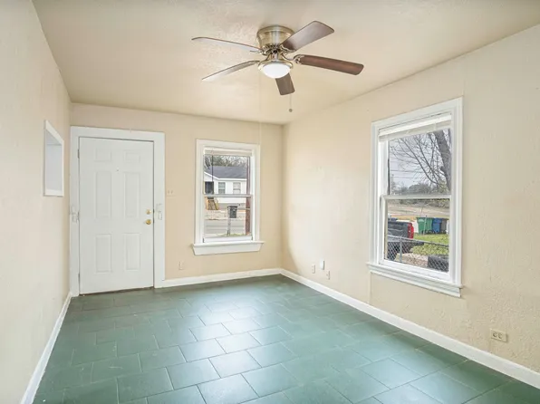 934 Poinsettia St #1, San Antonio, TX 78202