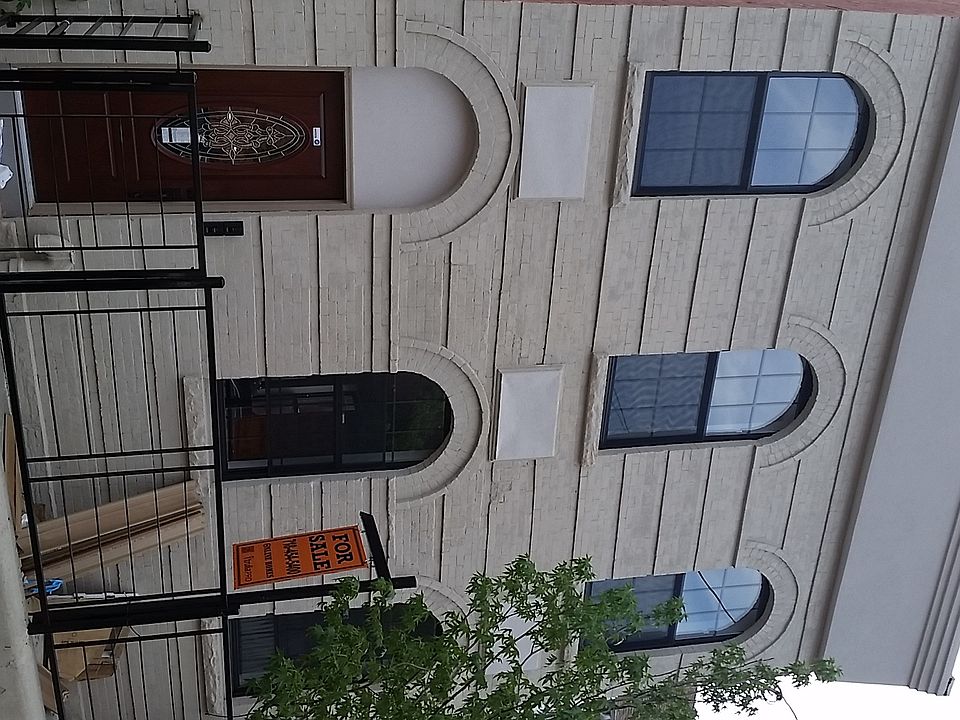 2nd image of 132 Elton  Street