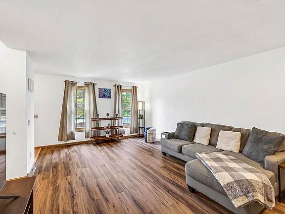5th image of 2107 Canterbury Road