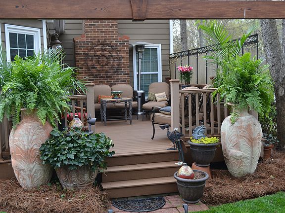 Private deck/no maintenance