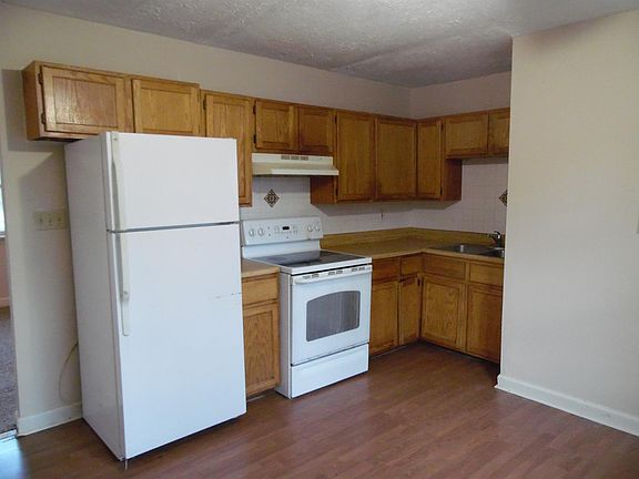 4th image of 3490 River Park Dr