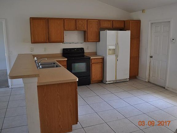 5th image of 25045 Van Buren St