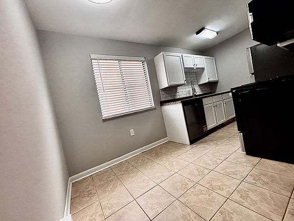 3rd image of 519 S Main St #1