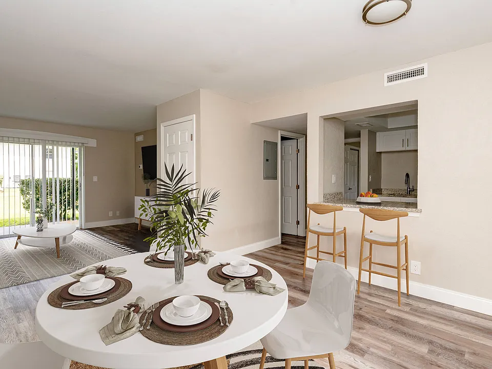 Palm Cove Apartments