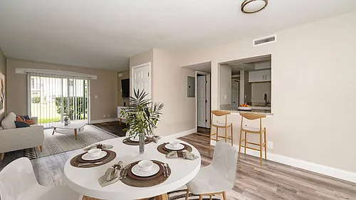 Palm Cove Apartments Photo 1