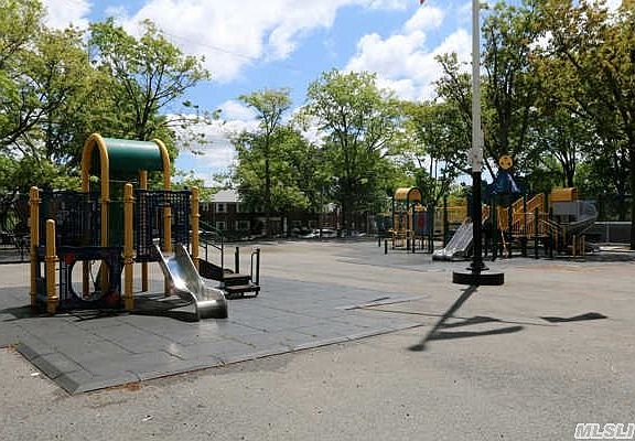 4th image of 7106 252nd St