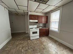 1044 Warren St, Roselle, NJ