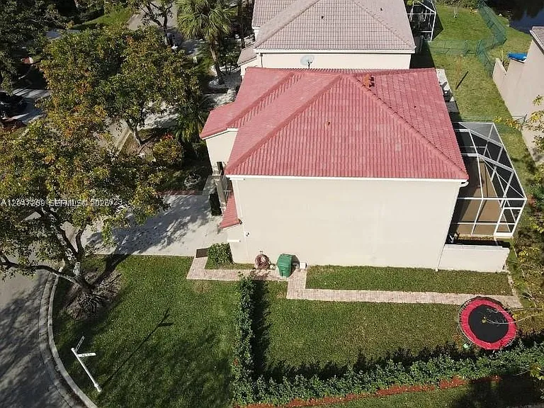 409 NW 87th Ln — Photo 11