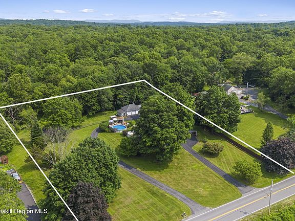 2nd image of 421 Orchard Drive