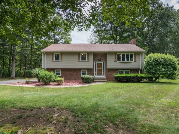 1 Maplewood Dr, Wilbraham, MA 01095