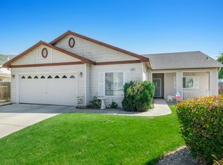 2925 Huntsman Ave, Selma, CA 93662