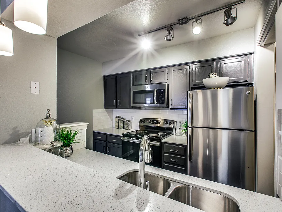 Maxwell Apartments