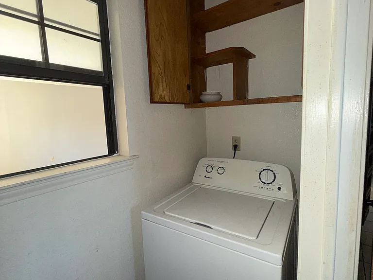 933 Edwards St — Photo 17