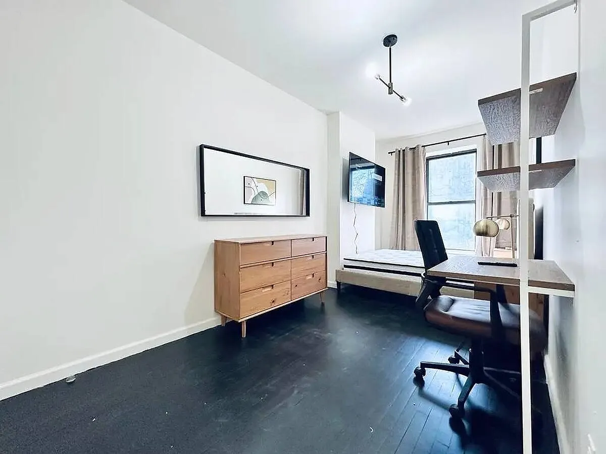 4 bed, 1.5 bath, $1,130 — Photo 2