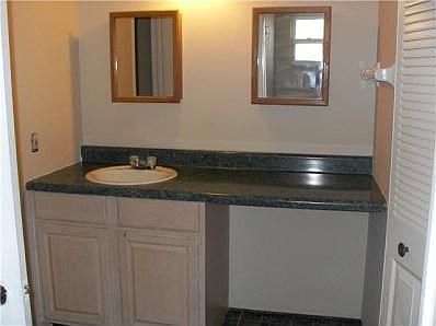 5th image of 233 SW Kimball Cir