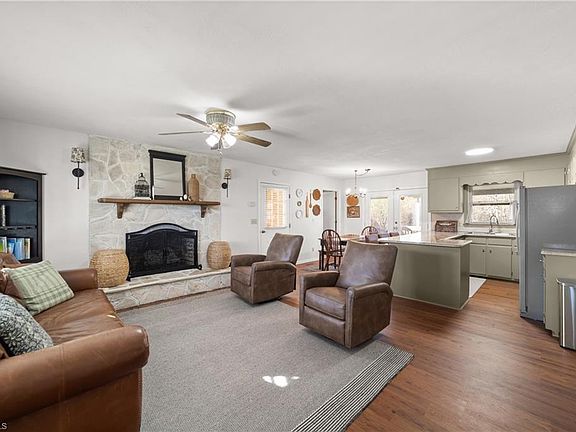 4th image of 1041 Tom East Rd