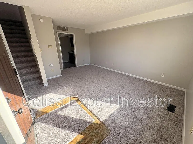 2 bed, 1.5 bath, 1000 sqft, $1,125 — Photo 2