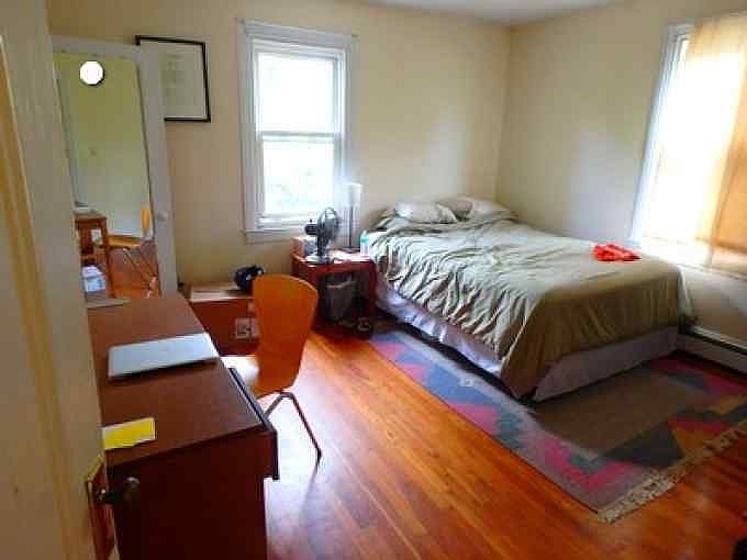 2nd image of 220 Banks St #Townhouse
