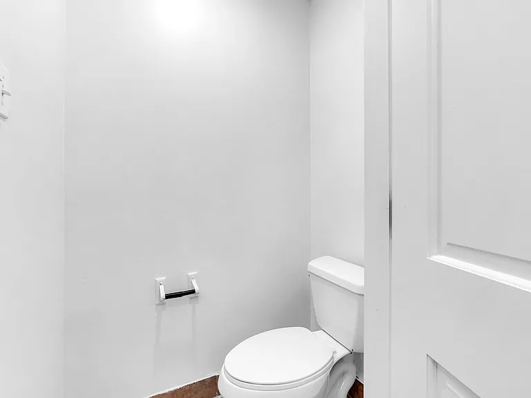 7347 Richmond Rd — Photo 4