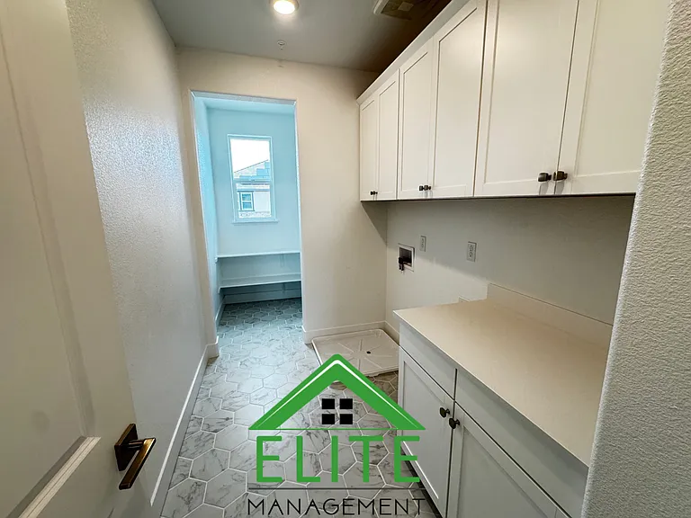 3041 Palo Alto St — Photo 25