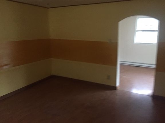 4th image of 9989 Persimmon Grove Pike