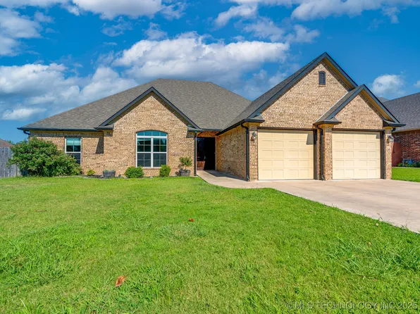 1030 Magnolia Dr, Ada, OK 74820