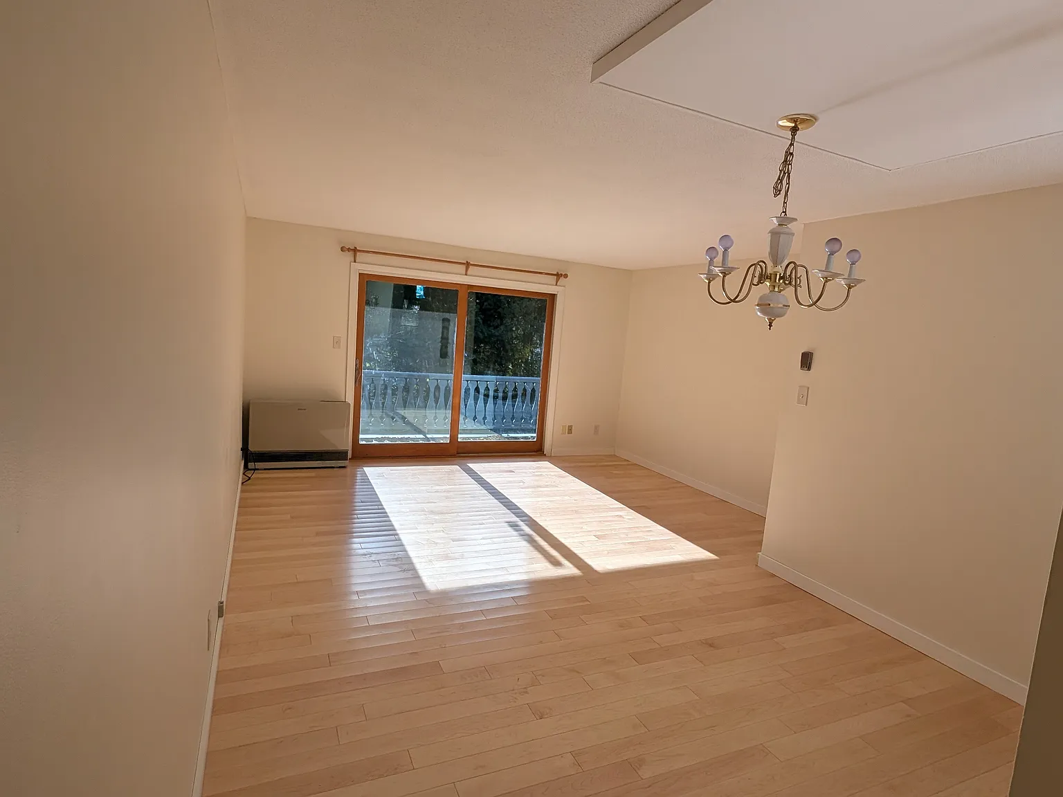 2 bed, 1.5 bath, 1200 sqft, $2,000 — Photo 3