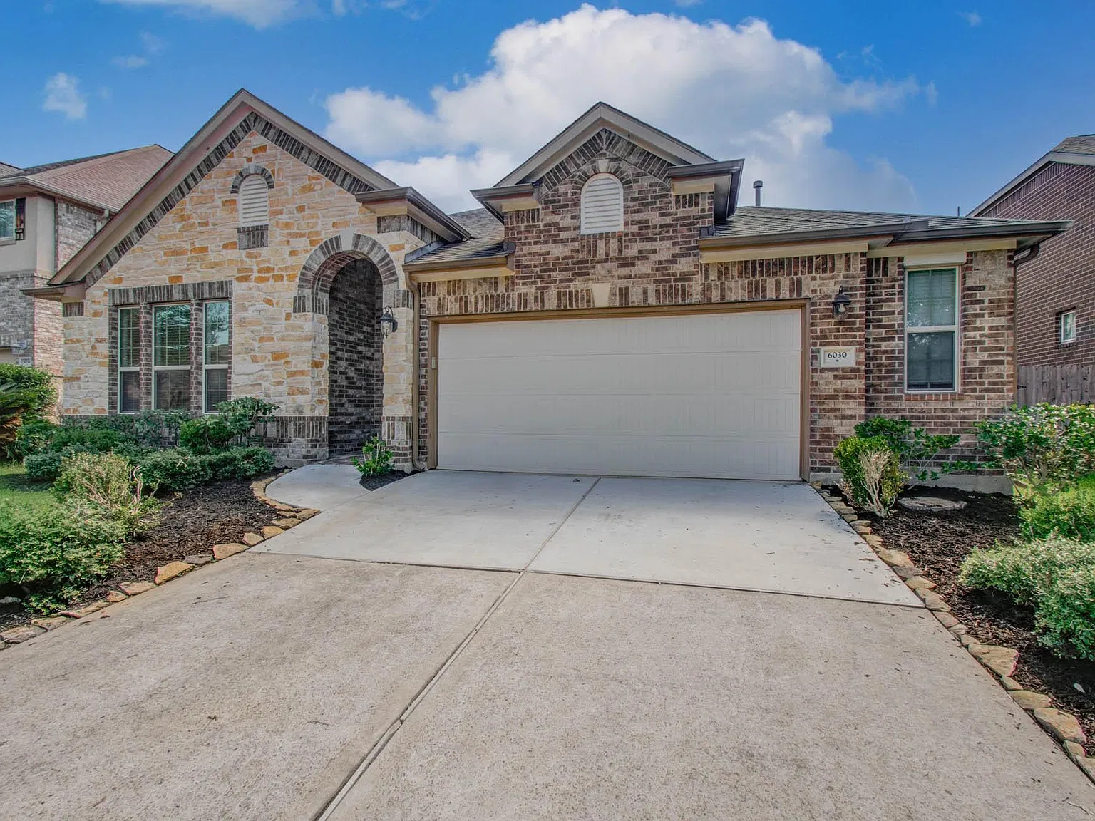 3 bed, 3.0 bath, 2827 sqft, $2,650 — Photo 3
