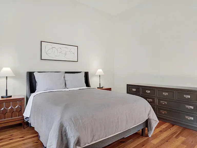 408 W 41st St #B — Photo 12