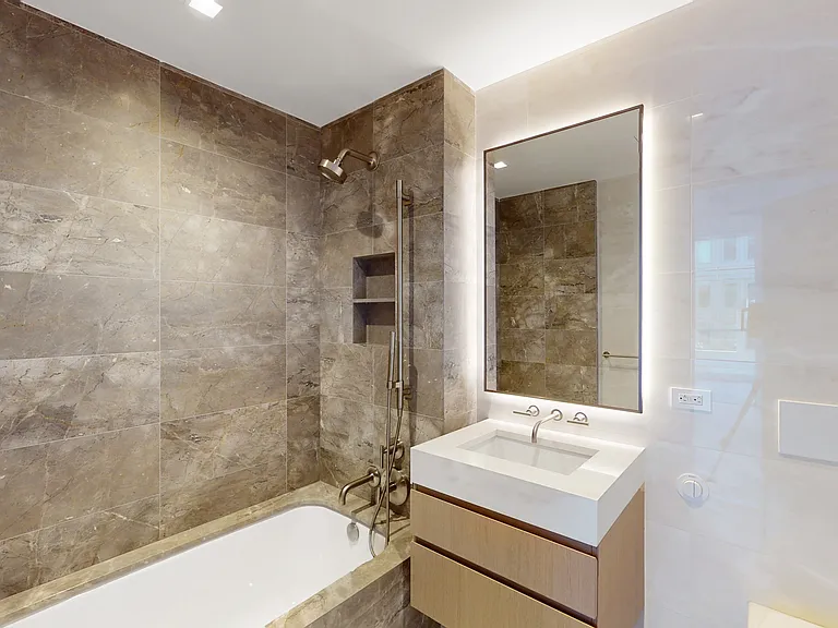 101 W 14th St #10B — Photo 13