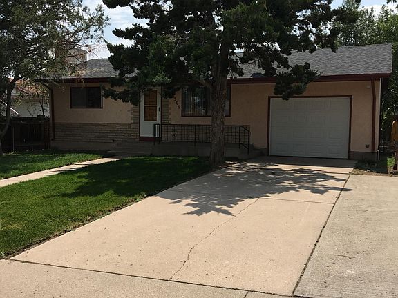 The front of the house with the oversized 1 car garage.