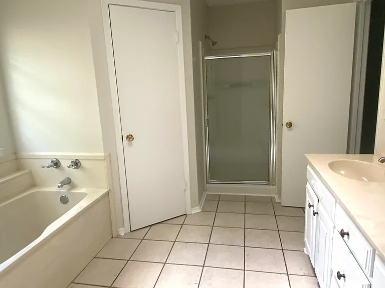 1122 Kensington Ct — Photo 14