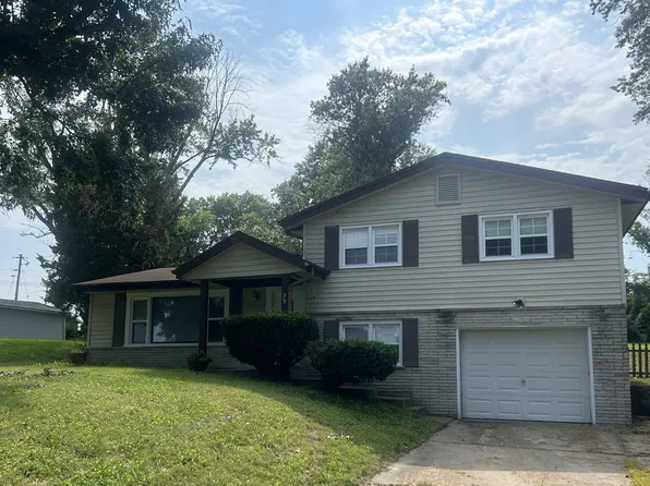 39 Countryside Dr, Saint Charles, MO 63304