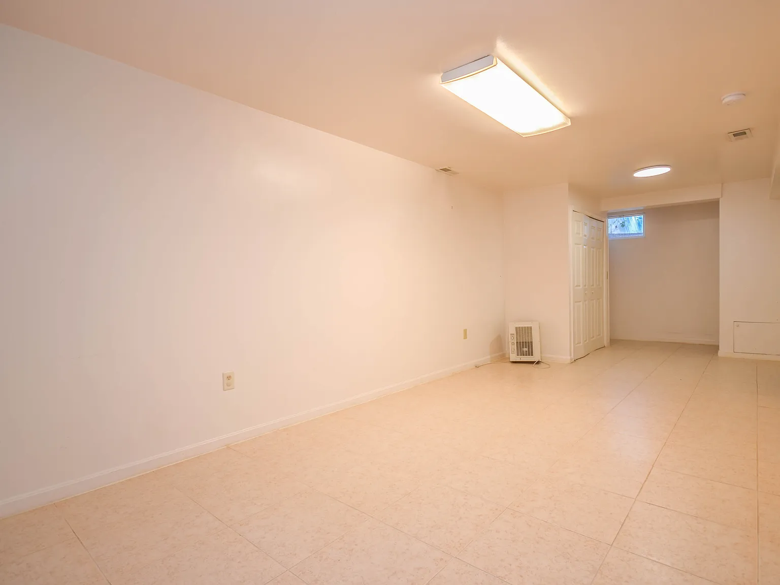 4 bed, 3.5 bath, 2514 sqft, $3,995 — Photo 3