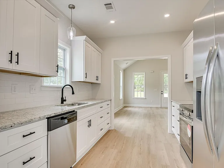 410 Williams St — Photo 13