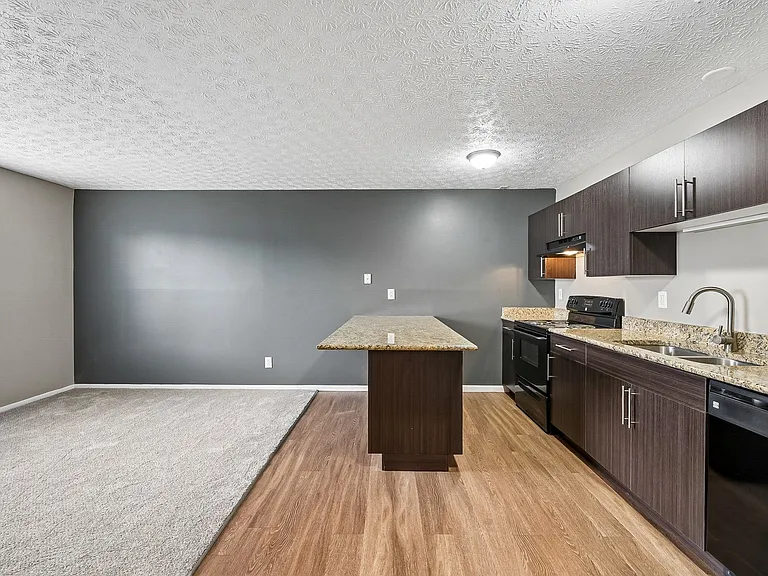 Bolton Estates Apartments — Photo 19