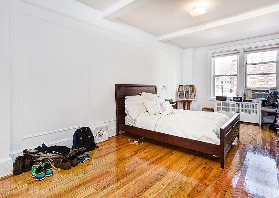 2nd image of 200 W 70th St APT 9R