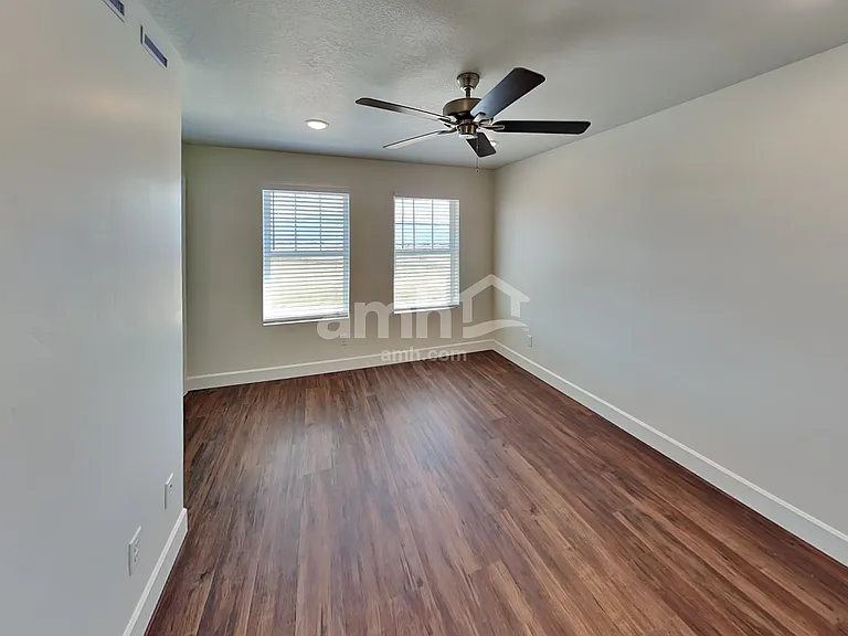 11026 S Trocadero Ave — Photo 8
